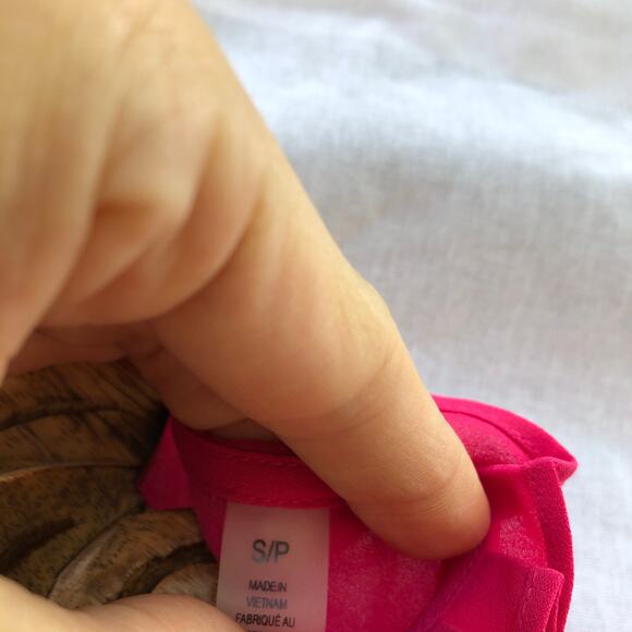 Tahari Top Bright Pink Chiffon High Neck Short Sleeve Small - Picture 4 of 9